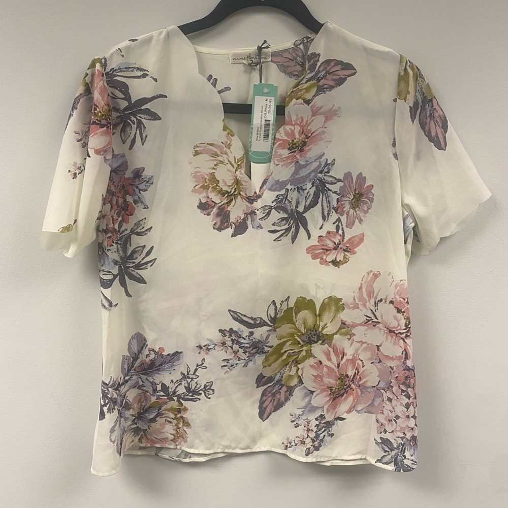 NWT Nine Britton Stitch Fix Frenkel Scallop Sleeve Top Size Medium